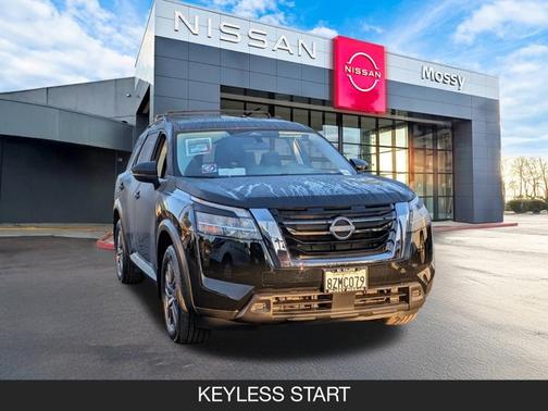 2022 Nissan Pathfinder SV