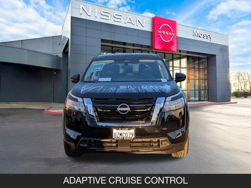 2022 Nissan Pathfinder SV