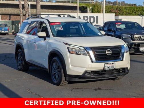 2022 Nissan Pathfinder SV