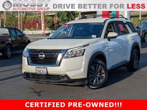 2022 Nissan Pathfinder SV
