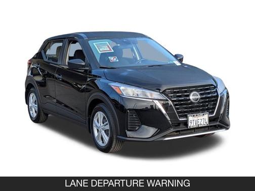 Super Black 2025 Nissan Kicks Play S