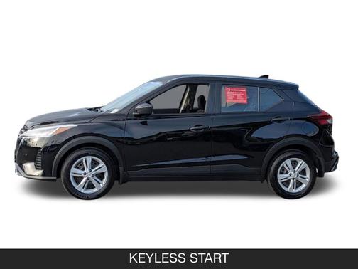 Super Black 2025 Nissan Kicks Play S