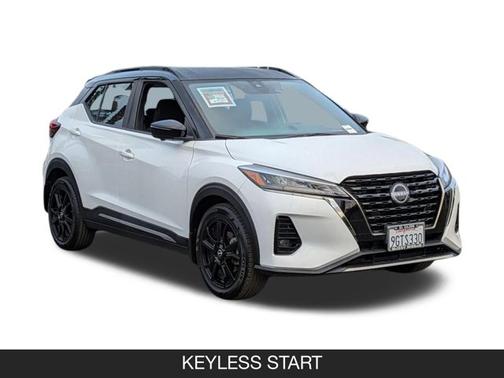 Aspen White / Super Black 2023 Nissan Kicks SR