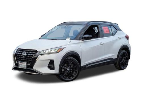 Aspen White / Super Black 2023 Nissan Kicks SR