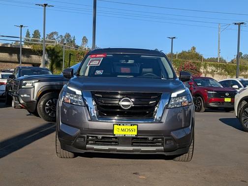 2024 Nissan Pathfinder SL