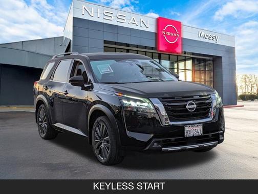 2022 Nissan Pathfinder SL