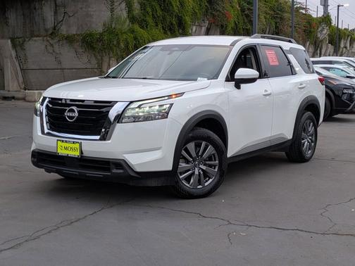Glacier White 2025 Nissan Pathfinder SV