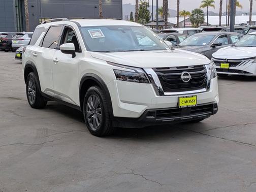 Glacier White 2025 Nissan Pathfinder SV