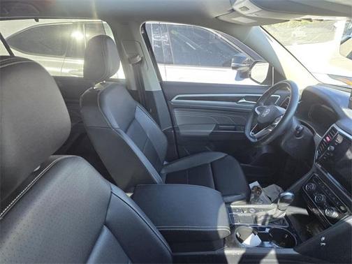 2023 Volkswagen Atlas 3.6L SE w/Technology