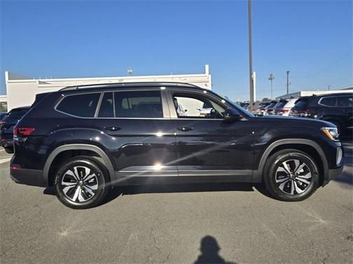 2024 Volkswagen Atlas 2.0T SE