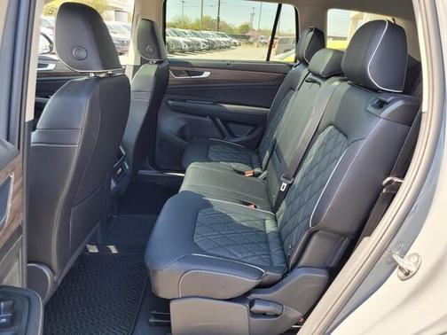 2025 Volkswagen Atlas 2.0T SEL Premium R-Line