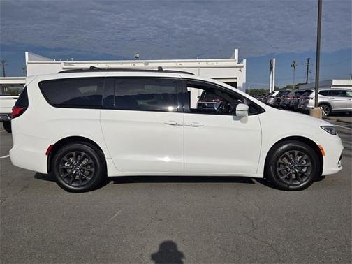 2022 Chrysler Pacifica Touring-L