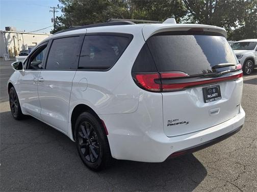 2022 Chrysler Pacifica Touring-L