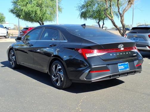 Black 2025 Hyundai ELANTRA Limited