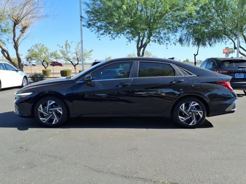 Black 2025 Hyundai ELANTRA Limited