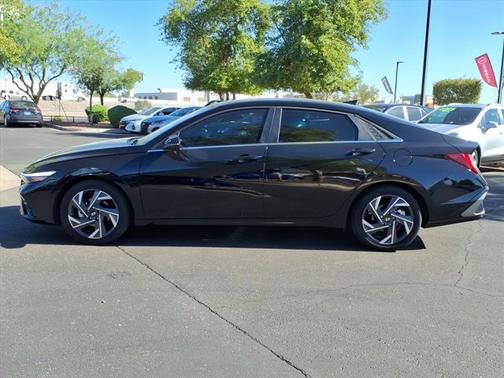 2025 Hyundai ELANTRA Limited