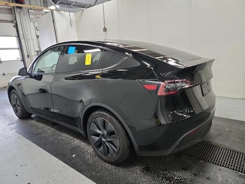 2024 Tesla Model Y Base