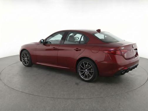Monza Red Metallic 2017 Alfa Romeo Giulia Base