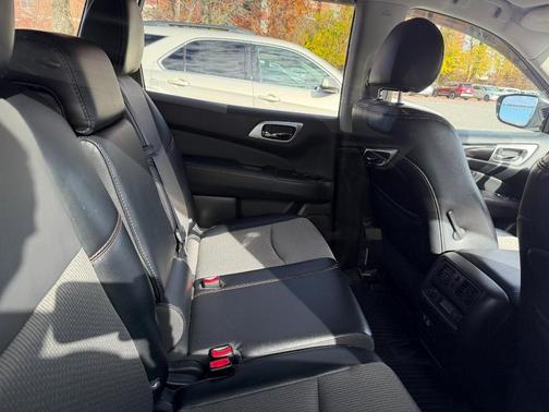 2019 Nissan Pathfinder SV