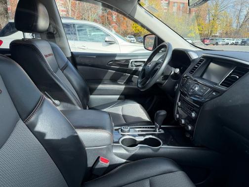 2019 Nissan Pathfinder SV