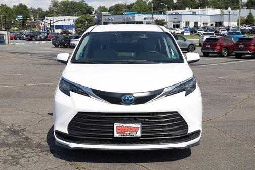2024 Toyota Sienna LE