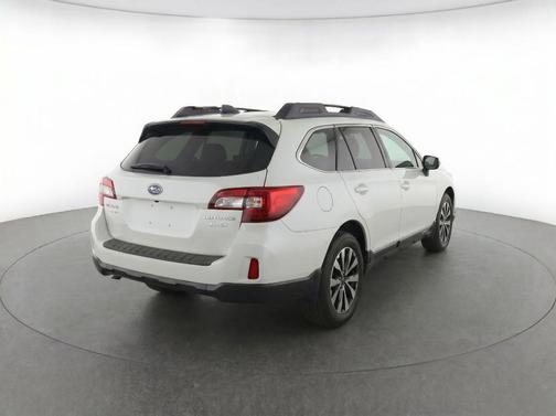 White 2017 Subaru Outback 2.5i Limited