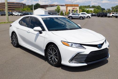 Wind Chill Pearl 2022 Toyota Camry Hybrid XLE