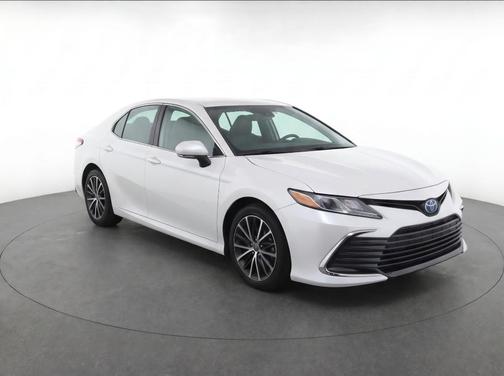 Wind Chill Pearl 2022 Toyota Camry Hybrid XLE