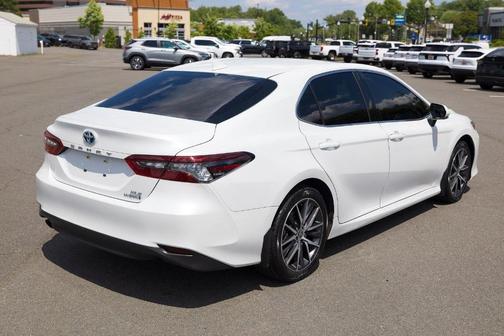 Wind Chill Pearl 2022 Toyota Camry Hybrid XLE