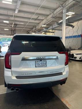 White Frost Tri-Coat 2023 GMC Yukon Denali