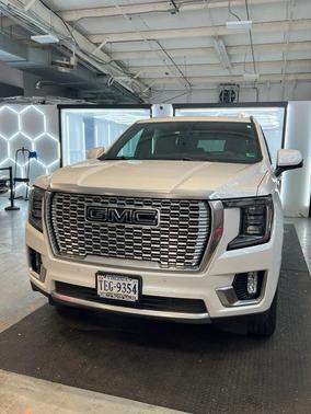 White Frost Tri-Coat 2023 GMC Yukon Denali
