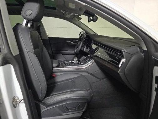 2023 Audi Q8 55 Premium Plus