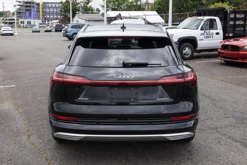 2021 Audi e-tron Premium