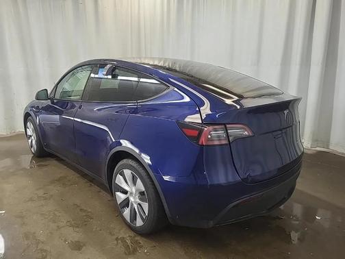 Deep Blue Metallic 2024 Tesla Model Y Long Range