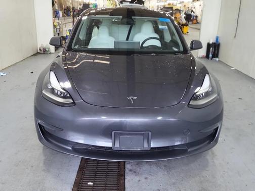 Midnight Silver Metallic 2023 Tesla Model 3 Performance