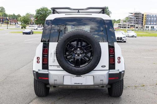 2023 Land Rover Defender 110 SE