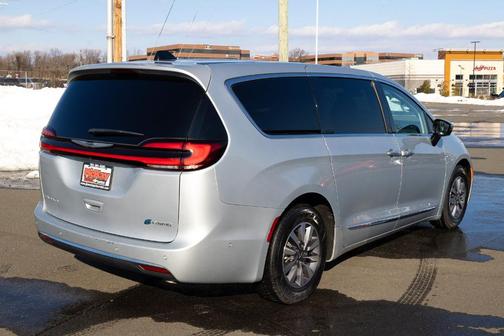 2023 Chrysler Pacifica Hybrid Limited