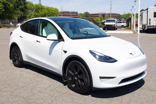 Pearl White Multi 2024 Tesla Model Y Long Range