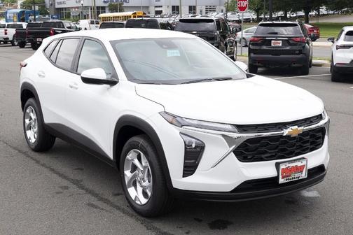 2025 Chevrolet Trax LS