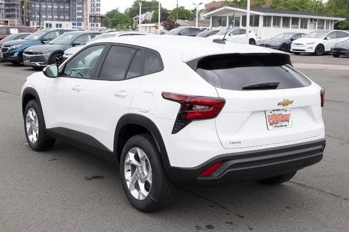 2025 Chevrolet Trax LS