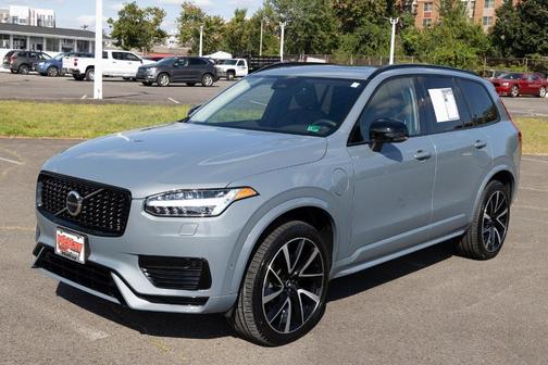 2023 Volvo XC90 Recharge Plug-In Hybrid T8 Plus Dark Theme 7 Passenger
