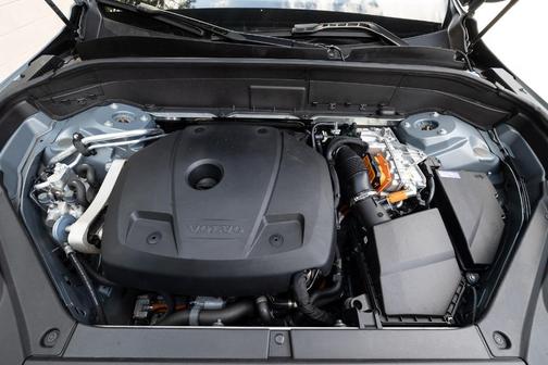 2023 Volvo XC90 Recharge Plug-In Hybrid T8 Plus Dark Theme 7 Passenger