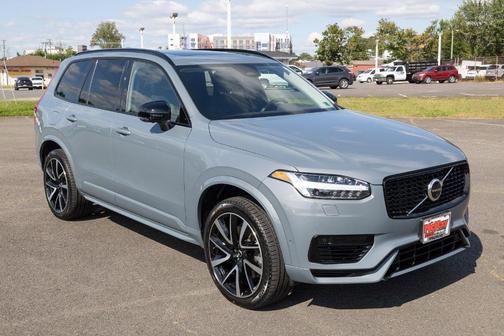 2023 Volvo XC90 Recharge Plug-In Hybrid T8 Plus Dark Theme 7 Passenger