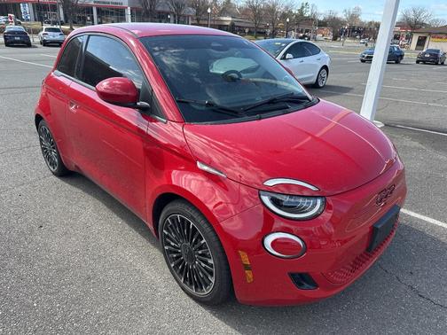 2024 FIAT 500e Base