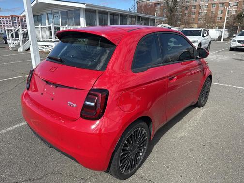 2024 FIAT 500e Base