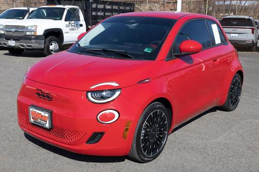 2024 FIAT 500e Base