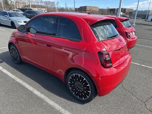 2024 FIAT 500e Base