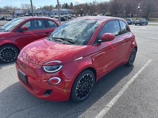 2024 FIAT 500e Base