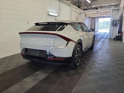 2023 Kia EV6 Wind