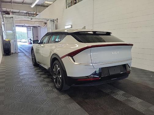 2023 Kia EV6 Wind